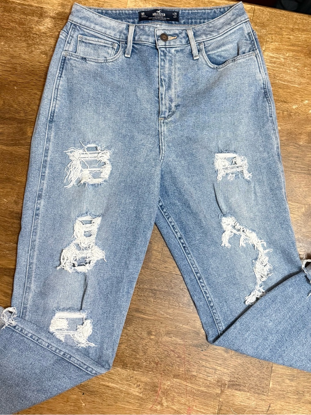 Hollister Light Blue Distressed Curvy Ultra High-Rise Mom Jean size 9R
